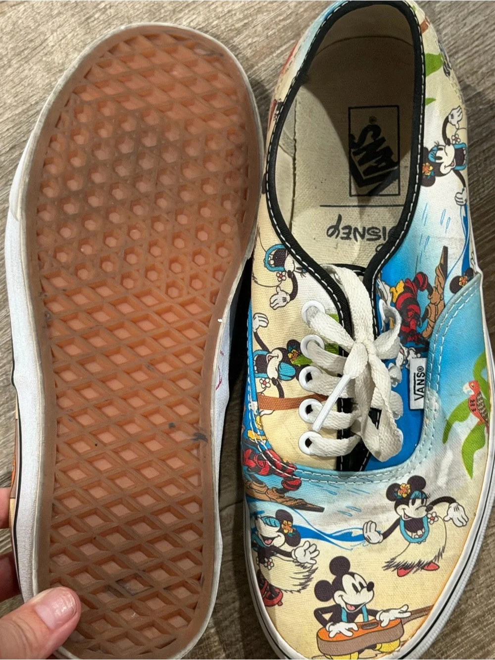 Vans x Disney Rare Limited Edition Mickey Mouse Aloha Sneakers 9 M 10.5 W